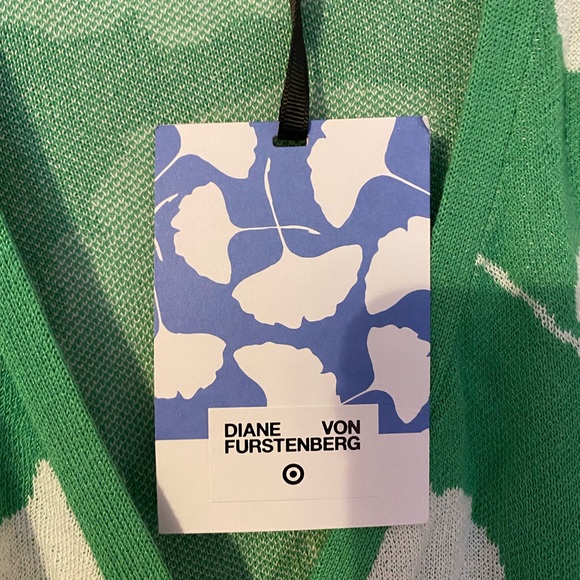 NEW WITH TAGS: DVF for Target Long Sleeve V-Neck Ginkgo Green Sweater Wrap Top - Picture 5 of 6